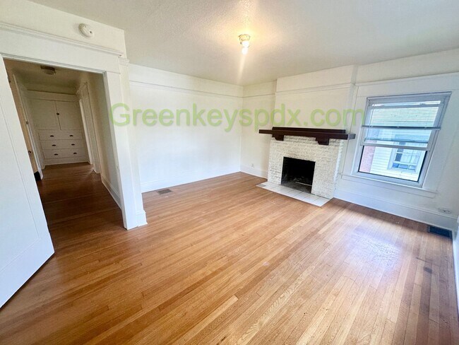 Building Photo - Gorgeous Top Level of Huge Craftsman House!
