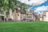 Building Photo - Gaslight Village