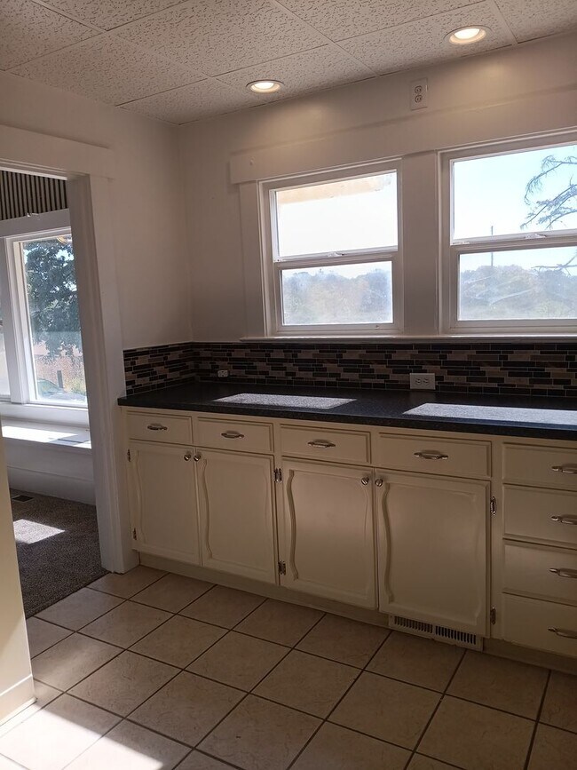 Building Photo - Beautiful Secluded Farmhouse & Shop is Available!