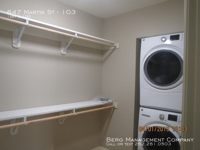 Building Photo - 847 Martin St