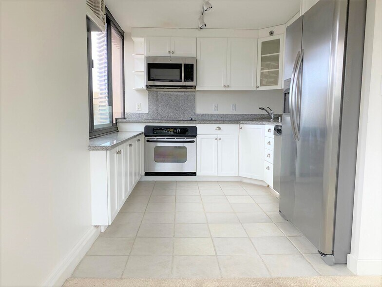 Building Photo - 343 Hobron Ln