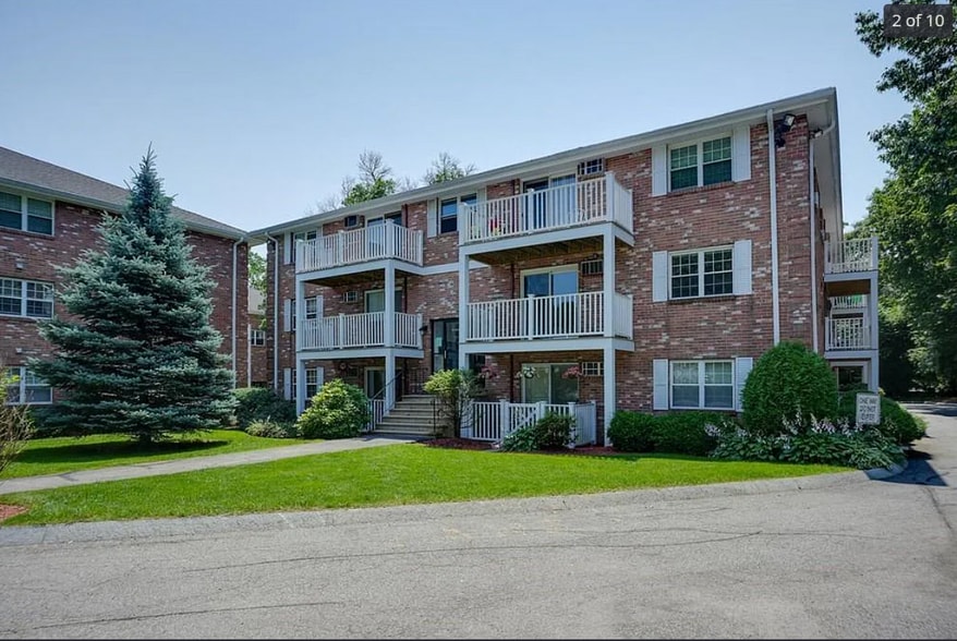 Building Photo - 10 Karen Cir