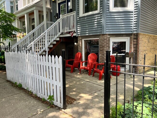 Building Photo - 1416 W Wolfram St