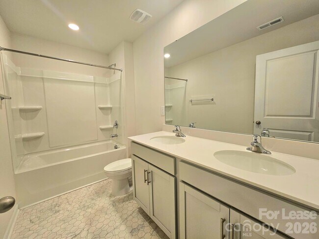 Building Photo - 3854 Rosewood Dr