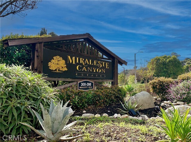 Building Photo - 322 Miraleste Dr