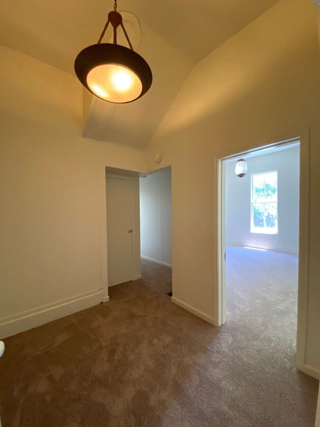 Building Photo - 190 W K St