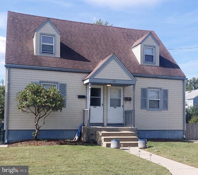 Building Photo - 1128 Howard Ave