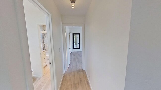 Building Photo - Spacious 3 bed / 2 bath in the More Mesa area