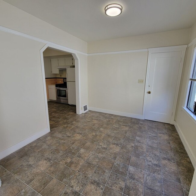 Building Photo - 950 Fremont St