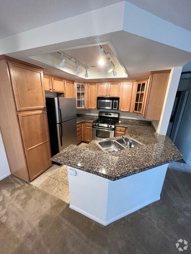 Building Photo - 1 Bed/1 Bath Upper Unit Condo at Del Mar V...