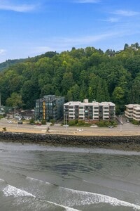 Building Photo - Enormous Waterfront Alki Condo w/ Stunning Views