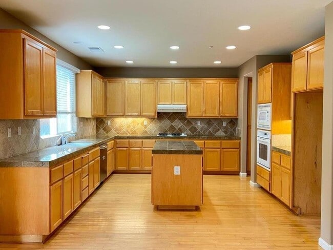 Building Photo - 2827 Canwick Ln