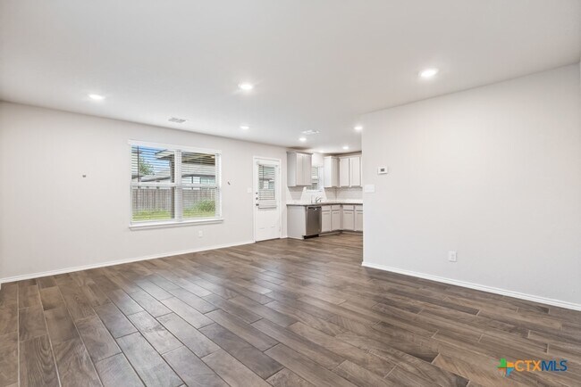 Building Photo - 2432 Ayers Dr