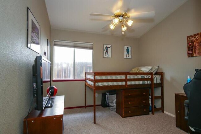 Building Photo - Spacious 3 Bedroom in Citrus Heights