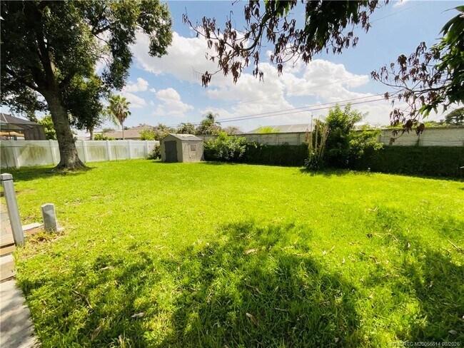 Building Photo - 1634 SW Gemini Ln