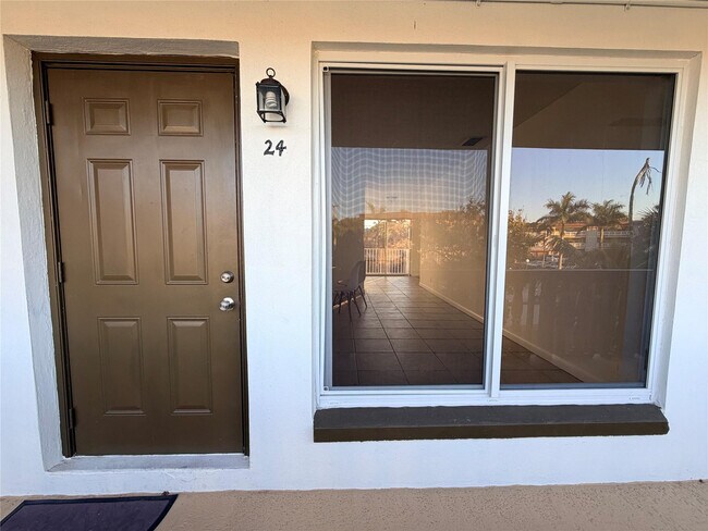 Building Photo - 600 S Luna Ct