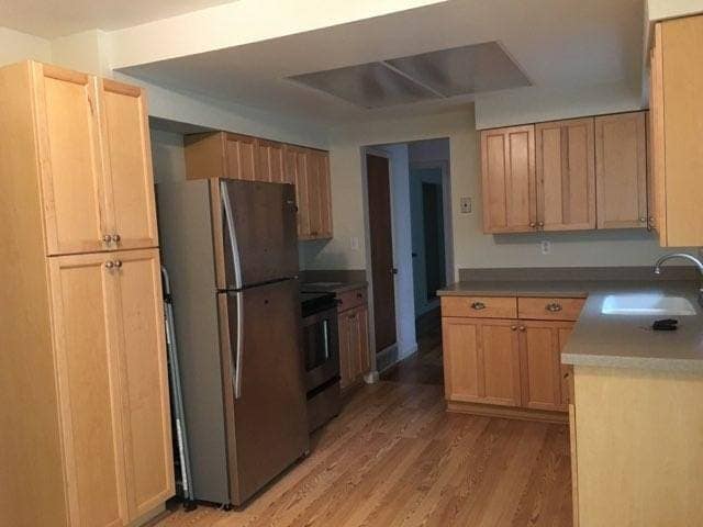 Building Photo - 1006 De La Vista Pl