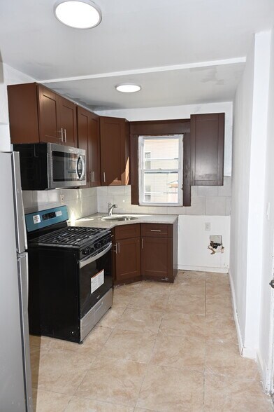 Building Photo - 203 Cooke St