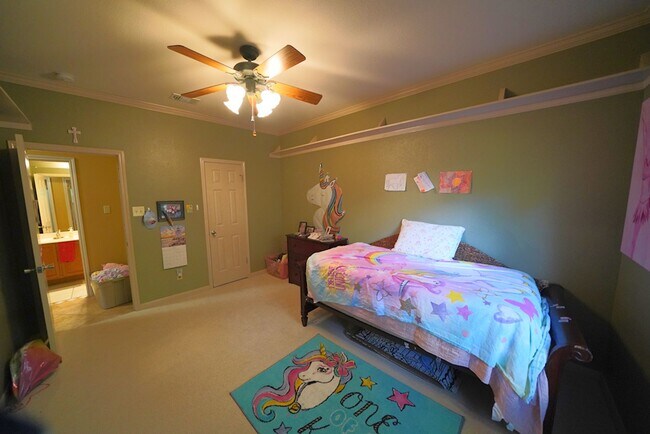 Building Photo - Gorgeous Home in the Coveted Greenshire Subdivision - Realtor Commission: $400