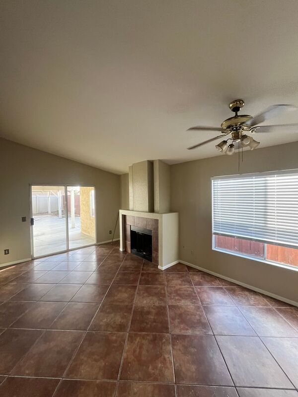 Building Photo - 39510 Sunrose Dr