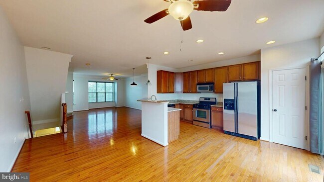 Building Photo - 502 Legrace Terrace NE
