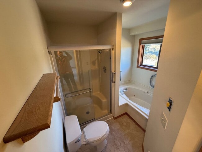 Building Photo - County Setting in NW Bend - 3 Bedroom / 2 ...