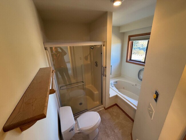 Building Photo - County Setting in NW Bend - 3 Bedroom / 2 Bathroom