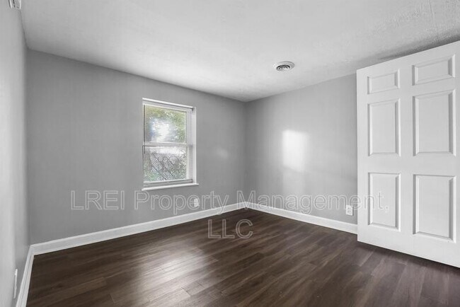 Building Photo - 2327 Rodman St