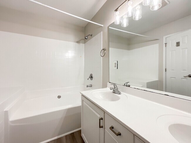 Building Photo - 7305 Rosehall Dr