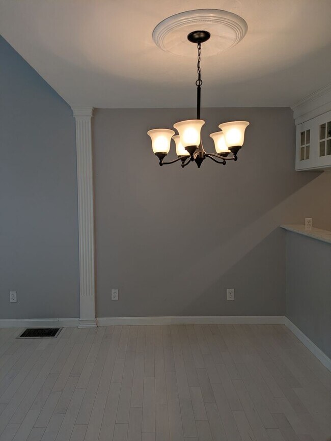 Building Photo - 56 Glengarry Dr