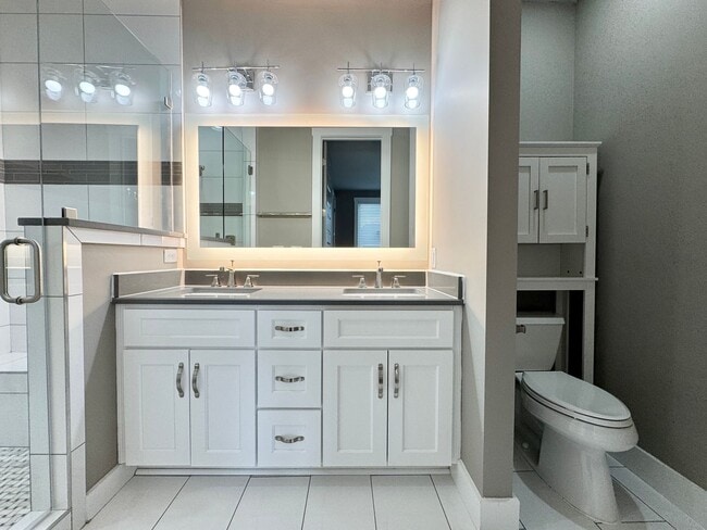 Building Photo - 3 Bed, 3.5 Bath Home w/ 2 Car Garage and Lake Views