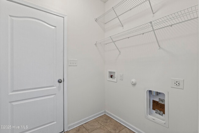 Building Photo - 207 Riverstone Ct