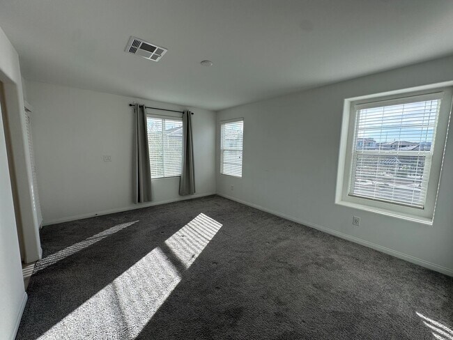 Building Photo - Henderson Townhome for rent
