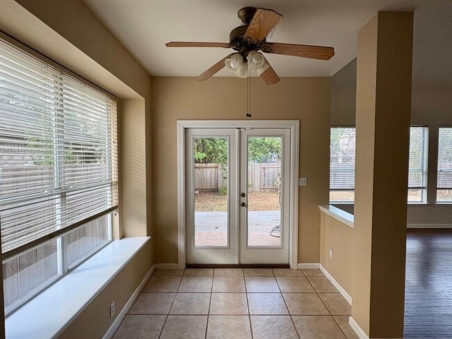 Building Photo - 2321 Clover Ridge Dr