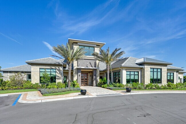 Building Photo - 15140 Pescara St