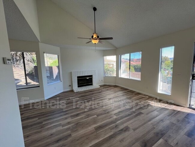 Building Photo - 1808 Apache Glen