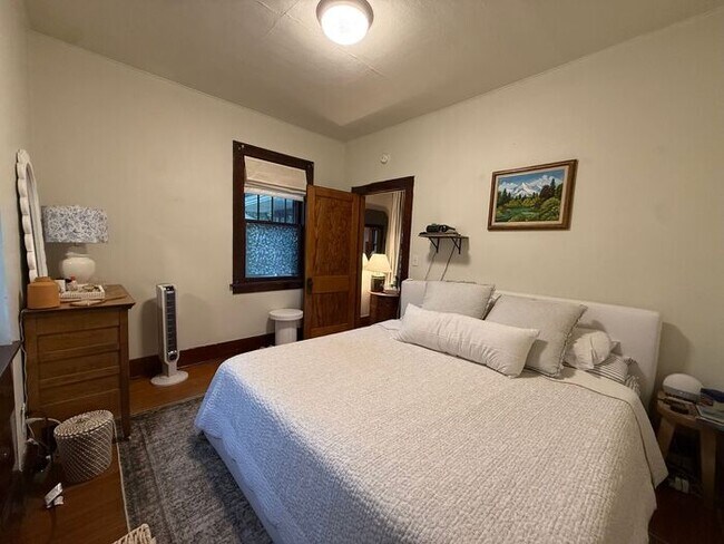 Building Photo - $1,325 | 2 Bedroom, 1 Bathroom House | Dog Friendly* | Sublease Available for June 29th, 2026 Mov...