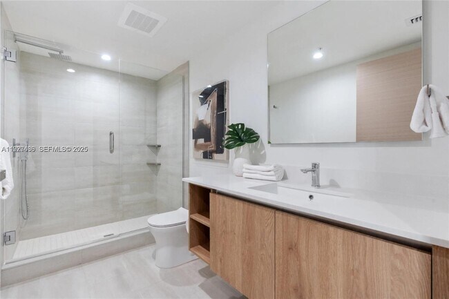 Building Photo - 10281 W Bay Harbor Dr