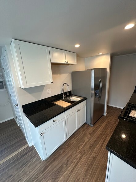 Building Photo - 1032 Justin Ave