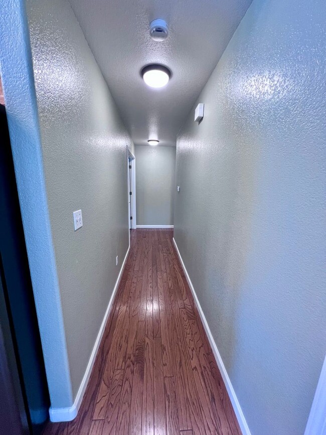 Building Photo - 654 Winery Ct