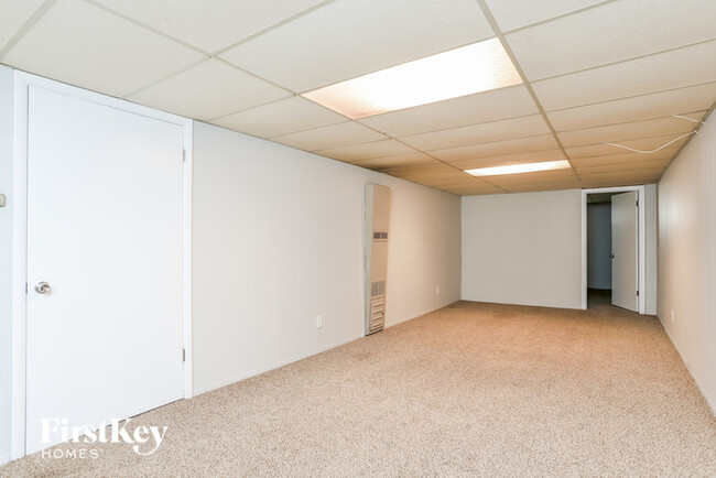 Building Photo - 525 Lula Dr