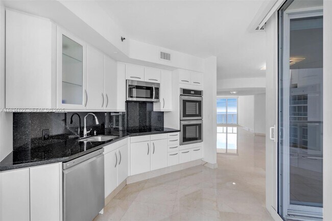 Building Photo - 19333 Collins Ave