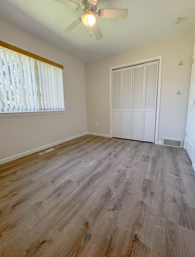 Building Photo - NEWLY UPDATED 2 BED/ 1 BATH SINGLE FAMILY ...