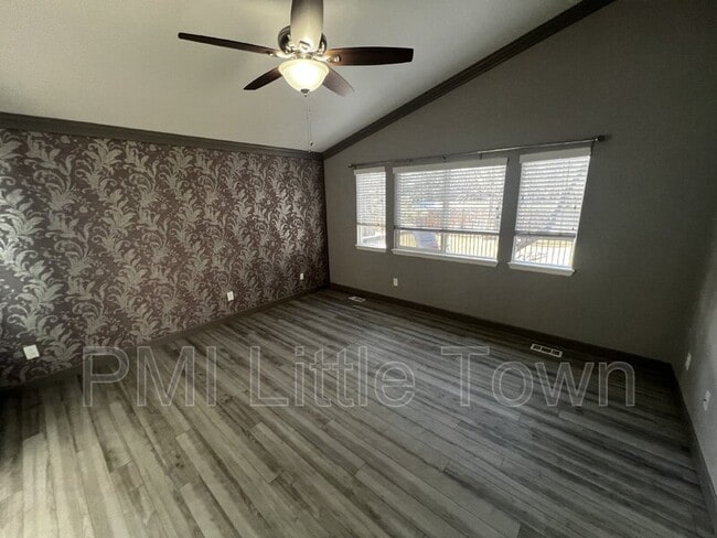 Building Photo - 10647 W Bellwood Pl