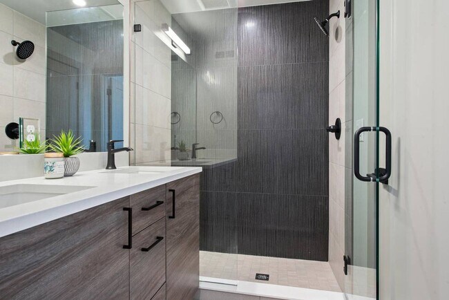Building Photo - Beautiful Contemporary Home in Cherry Creek