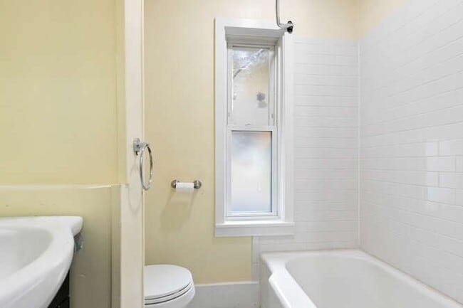 Building Photo - 7 Perham St