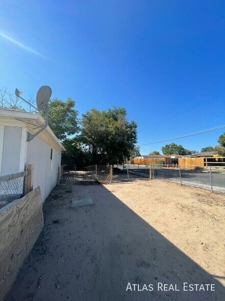 Building Photo - 7391 Oneida Dr