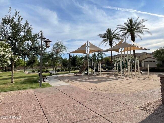 Building Photo - 712 W San Carlos Way