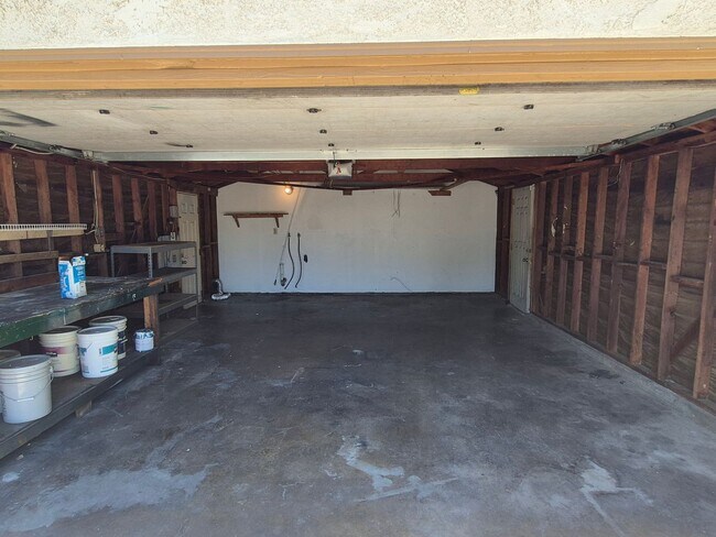 Building Photo - Remodeled 3 Bedroom 2 Bathroom Carmichael ...