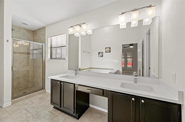Building Photo - 1561 Yaggi Dr